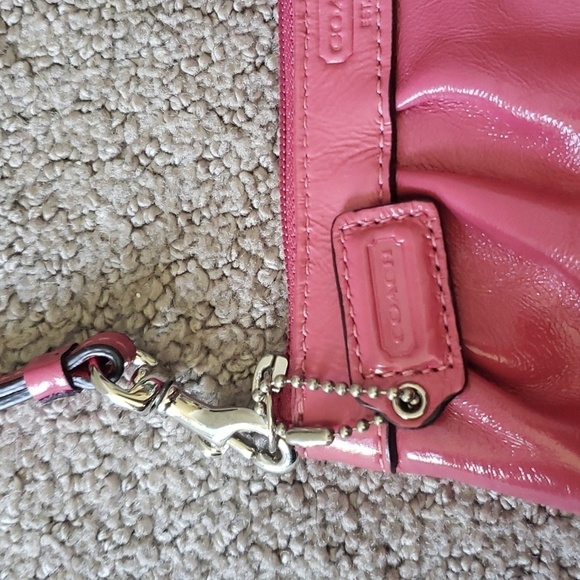 COACH Pleated Medium Leather Wristlet Purse ~ Hot Pink Fuchsia - Picture 5 of 7